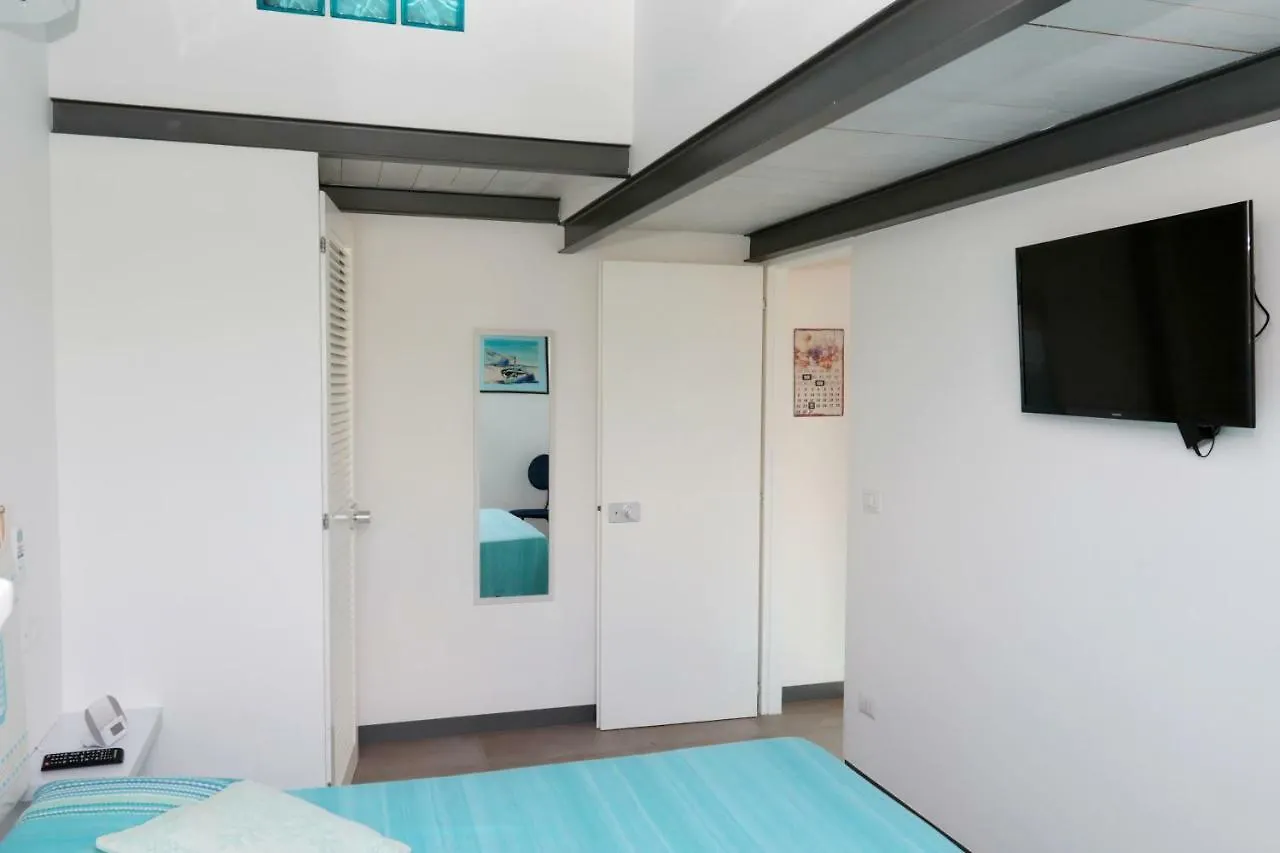 Giovanni House Alghero 0*,